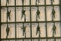 100均で購入した軍人フィギュアを塗装で「転職」　違和感ゼロの「転職先」に笑ってしまう