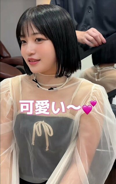 つややかな黒髪の、顎ラインのボブ