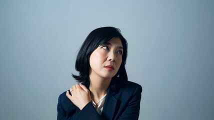 「年収700万円・残業少」 vs 「年収800万円・激務」あなたはどっちを選ぶ？民間調査と厚労省データから見る「ホンネと相場」