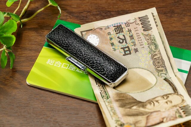 【生活保護】年金を受け取っていても対象になる。最低生活費との差額が支給される仕組み