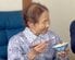 【94歳】長寿おばあちゃんが“ひ孫と昼食を楽しむ姿”に反響「心が癒されました」「いつまでも見ていたい光景」