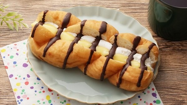 出所：ローソンストア100「【新商品情報】特大コロッケが目を引く「でかっ！高岡大仏コロッケ弁当」や初午の日にちなんだ「五目いなりおにぎり」などを続々と発売！」