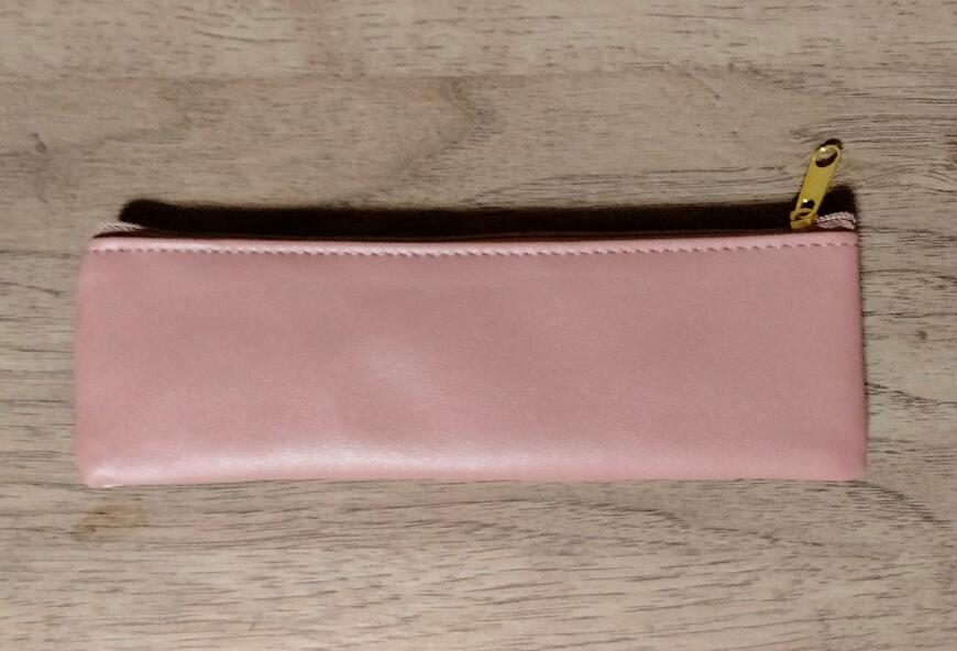 筆者撮影（セリア、ペンケース ウィリアム・モリス デザイン）