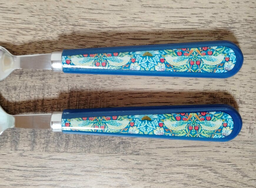 筆者撮影（セリア、スプーン17cm ウィリアムモリス柄、フォーク17cm ウィリアムモリス柄）