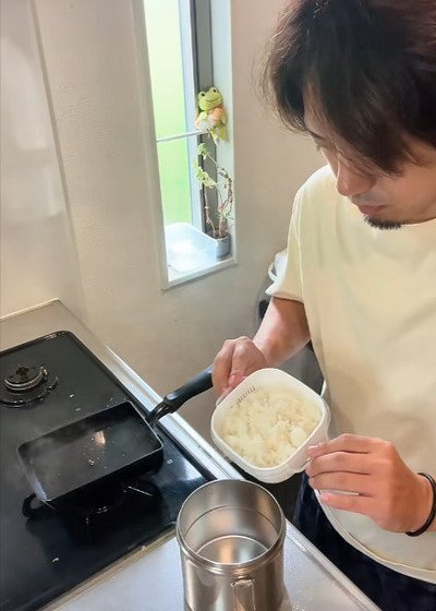 「何にもないと言いつつ素晴らしい」シングルファザーが高校生の息子に作る！彩りバッチリ＆おかずギッシリ「愛情弁当」が話題