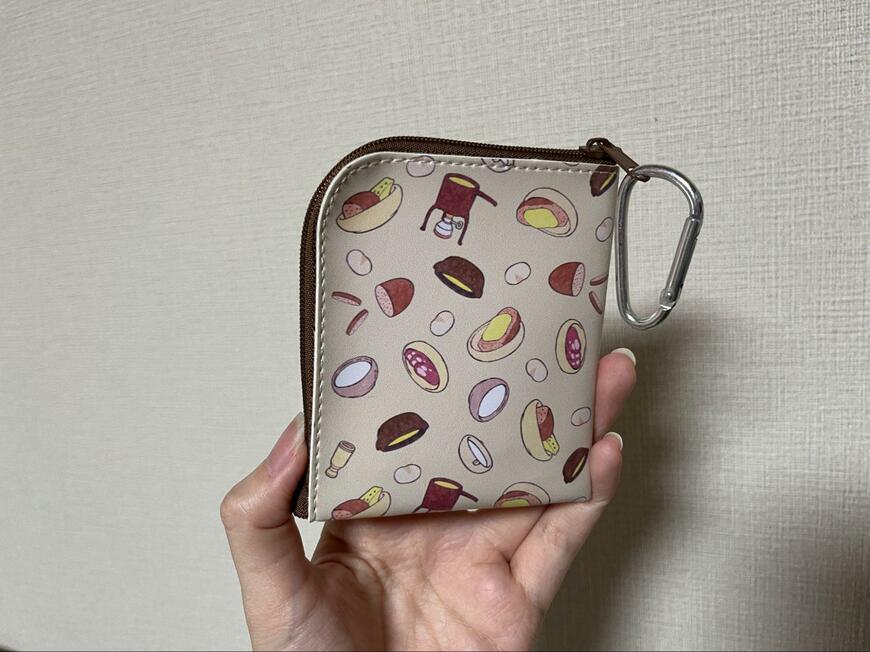 筆者撮影（キャンドゥ、【数量限定】アルプスの少女ハイジ　カラビナ付合皮ポーチ　ハイジ）