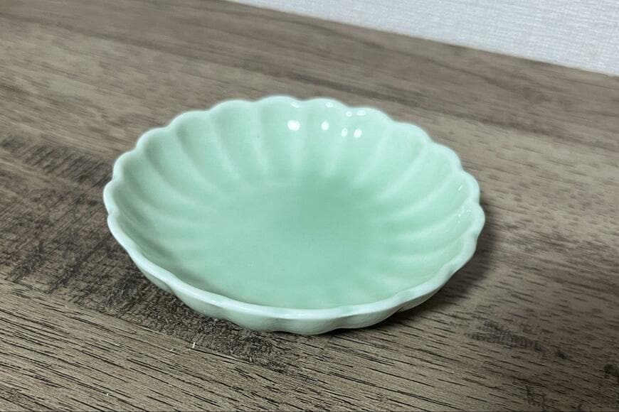セリア、小皿 青磁菊型 画像
