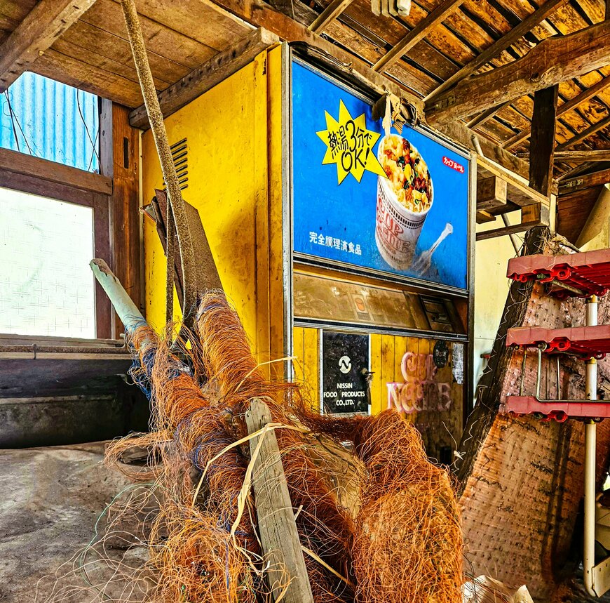 初代カップヌードルの自動販売機