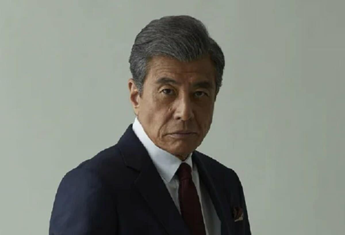 75歳 舘ひろし、ブラックスーツ姿に「永遠のダンディ」「なにを着ても