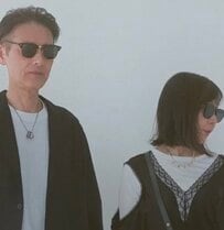 【65歳妻＆70歳夫】おしゃれな〈モノトーンリンクコーデ〉を披露！洗練されたコーデに「マジカッコいいっす」の声