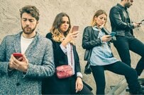 「現在の生活に満足している」20代、収入も買い物も背伸びしない