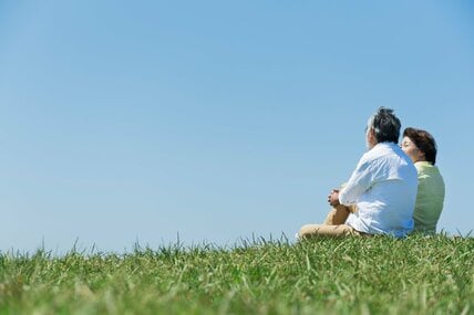 会社員のまま65歳を迎えても、給与から「介護保険料」が引かれなくなる？その理由と支払い方法の変化を確認