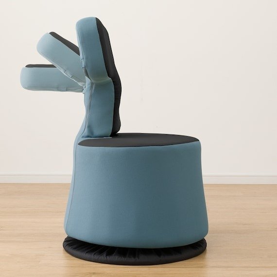 ニトリの回転ゲーミング椅子、リクライニング機能を紹介する商品画像