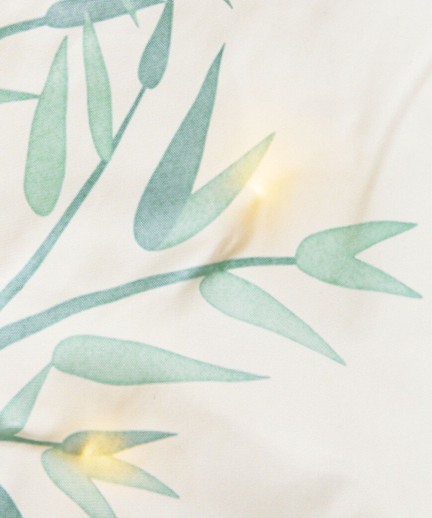 出所：パルグループ公式ファッション通販サイト 3COINS 【七夕】オーナメント付き光るタペストリー