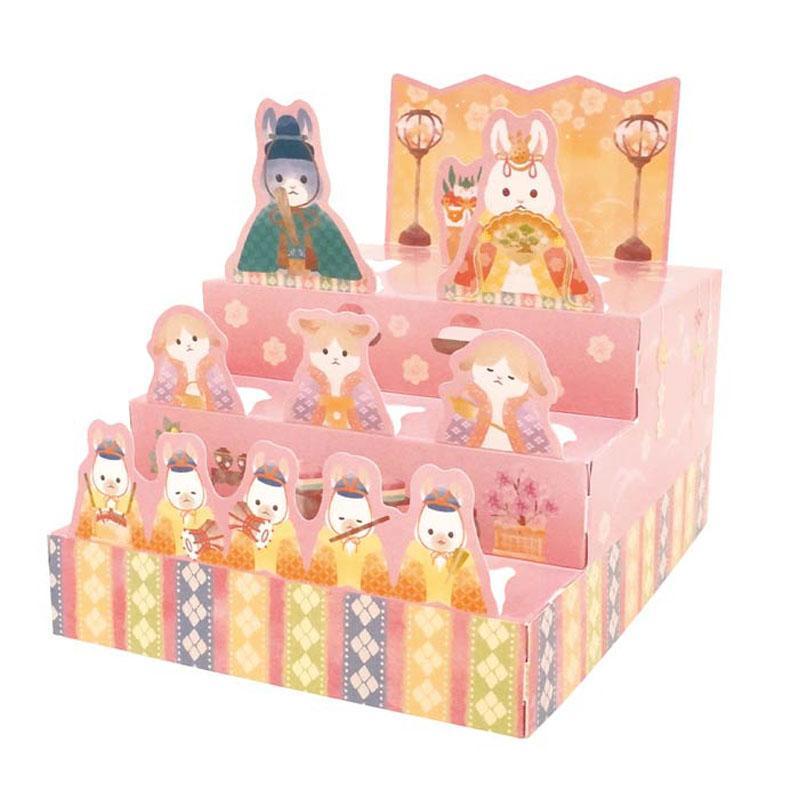3段飾り仕様で、うさぎたちがかわいらしいです／出所：Can★Doネットショップ 組み立てディスプレイひな壇　うさぎ雛祭り
