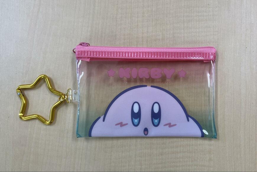 筆者撮影（キャンドゥ、星のカービィ カラビナ付きポーチ（S））