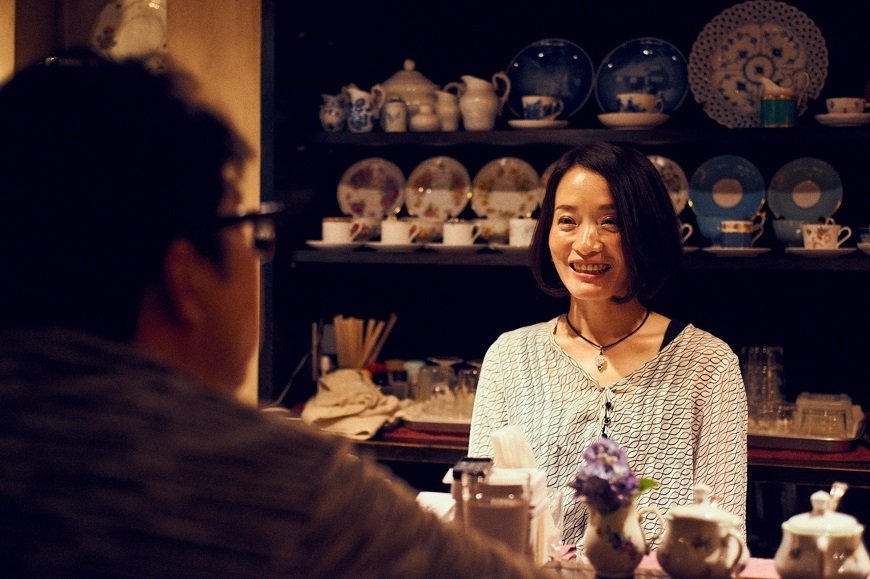 いつの間にか特等席で徳子さんと会話する筆者。
