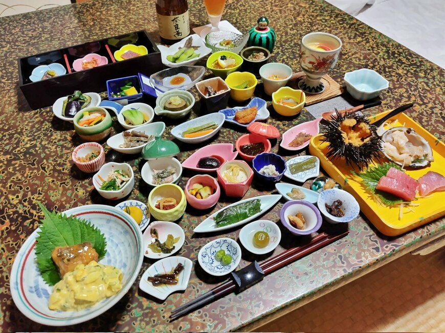 【福島・青葉旅館】小鉢がズラリと並ぶ圧巻の部屋食！充実の内容に「お得」だと共感する声も