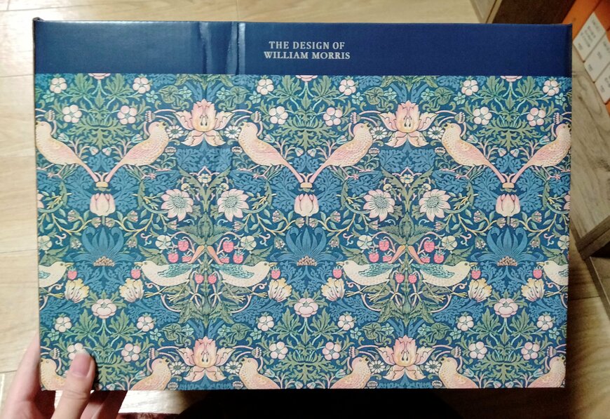 筆者撮影（セリア、ペーパー収納BOX ウィリアム・モリスデザイン）