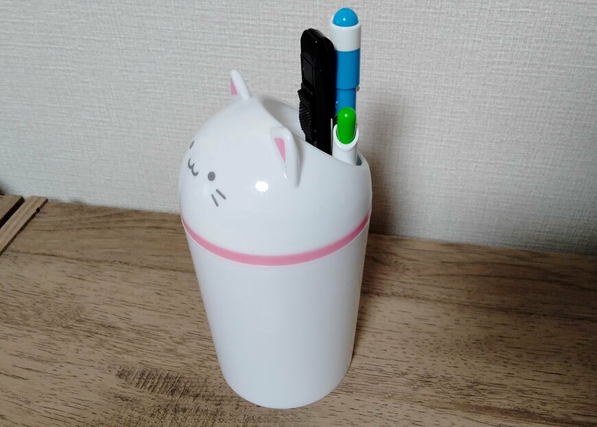 筆者撮影（セリア、ふた付 卓上ゴミ箱 ねこ）