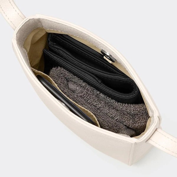 出所：GU公式ファッション通販サイト リアルレザーミニショルダーバッグ+E