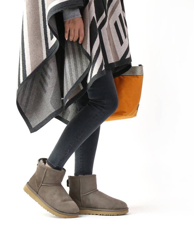 UGG - シープスキン ムートン アンクル丈 ミニブーツ ¥25,300（税込）