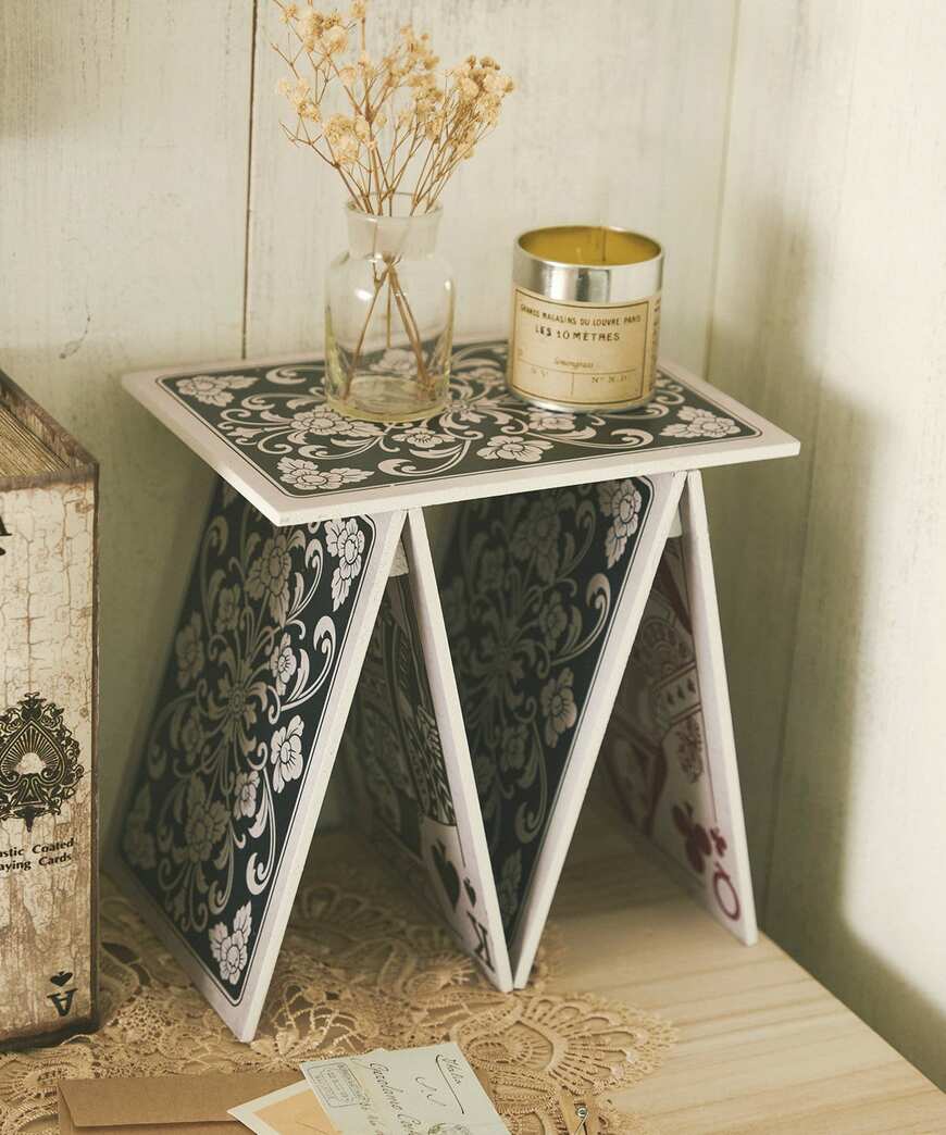 出所：パルグループ公式ファッション通販サイト salut!(サリュ) 【不思議の国のアリスインテリア】トランプミニテーブル 