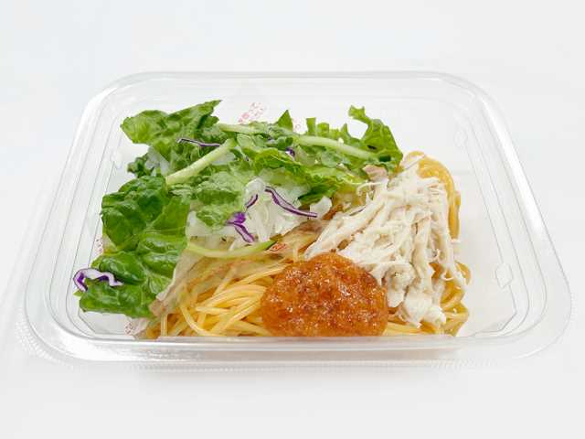 蒸し鶏と明太クリームソースのパスタサラダ