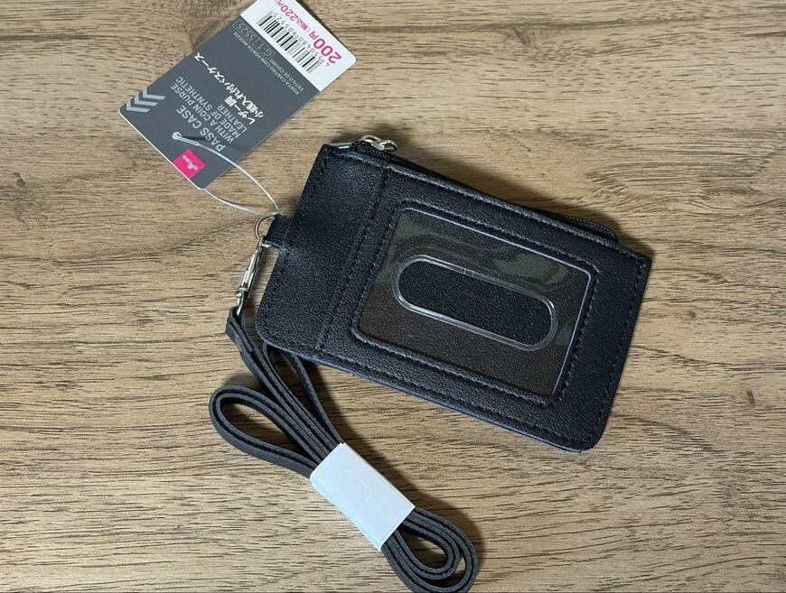 ダイソー、レザー調 小銭入れ付パスケースの画像