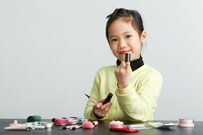 メイクにダイエット…オシャレすぎる小学生。悩むママたちは「どこで止める？」