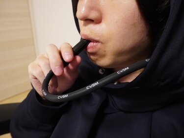 パーカーにネックピローを内蔵！Makuakeで話題の高機能トラベルウェア