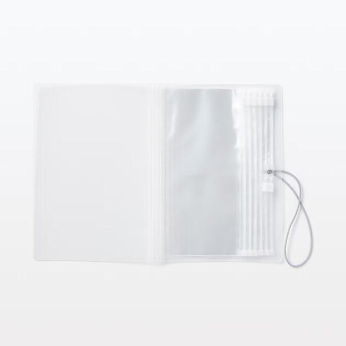 ポケットを１枚ずつホルダーに付けたアイデア商品