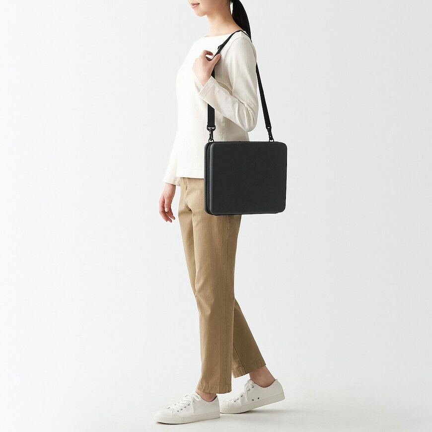 出所：無印良品ネットストア キャリーケース素材を使った　開いて使えるPCバッグ