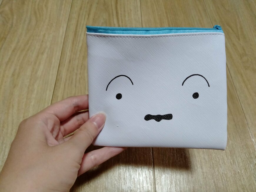 出所：筆者撮影（ダイソー×クレヨンしんちゃんのポーチ）