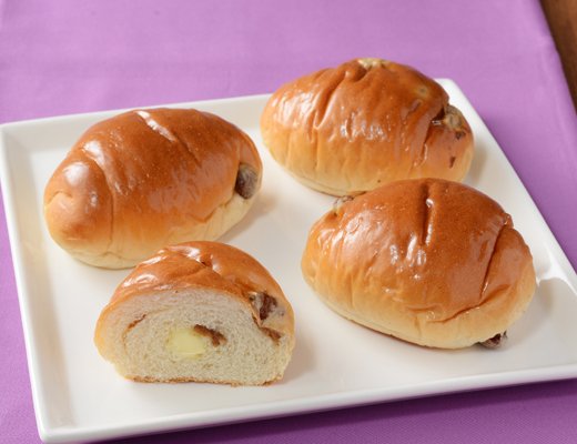 ローソンの新商品:国産小麦のマーガリン入りレーズンバターロール 4個入