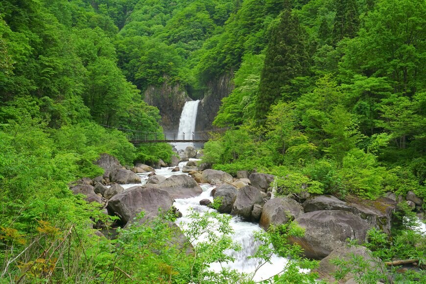 新潟県妙高市の苗名滝