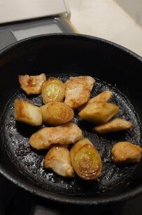 50代の母親が作る高校生弁当　鶏胸肉を使った「春らしい弁当」に見入ってしまう