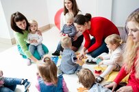 笑顔の裏では…社交辞令に悪口、ママ友の一言に左右されない距離感