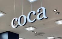 「40代のお悩みウエスト太ももカバーで話題」coca〈シボサテンイージーパンツ〉1990円で登場「吸水速乾で涼しい」「全5色よ」