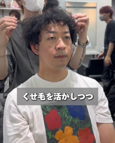 できれば癖毛を活かして「清潔感のある髪型」にしたい男性