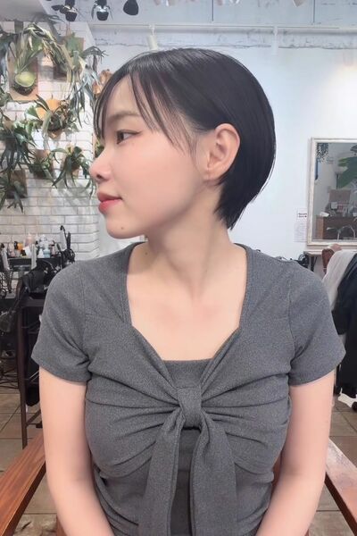 シルエットが美しいショートヘアに！