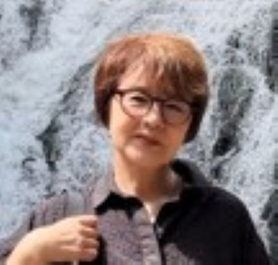 【60代マダム】が着こなす“柄パン”コーデ　クールな組み合わせに「柄がかっこいい」「学びになります」