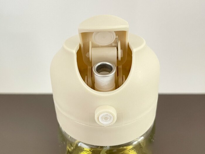 スプレーとオイル差しの2パターンでの使用が可能