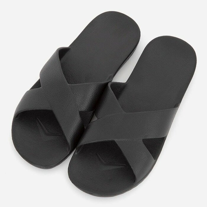 KEYUCA公式　抗菌防臭 クロスコンフォートサンダル ブラック