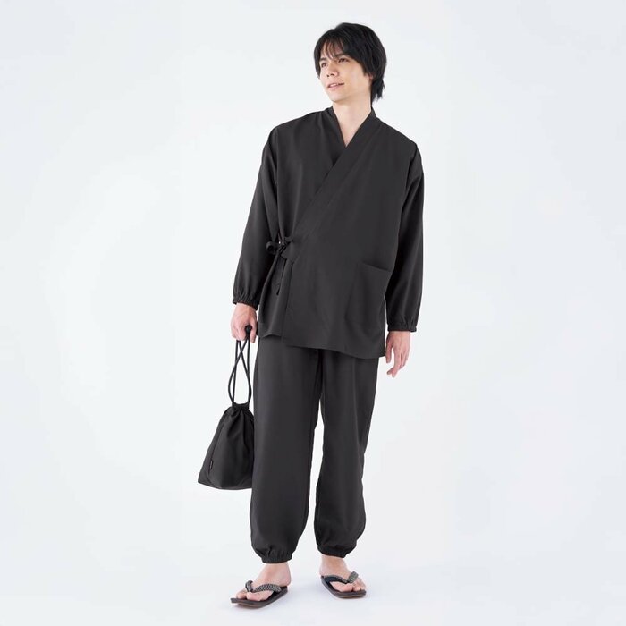 サンダルやスニーカーを合わせた時もシルエットが崩れません
