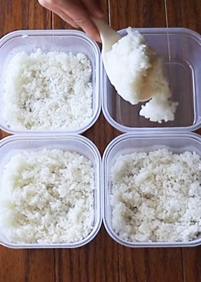 【家族に作る】大きな卵焼きをドン！ミニサイズのウインナーをもりもり　4人分の「タッパー弁当」がたまらない…