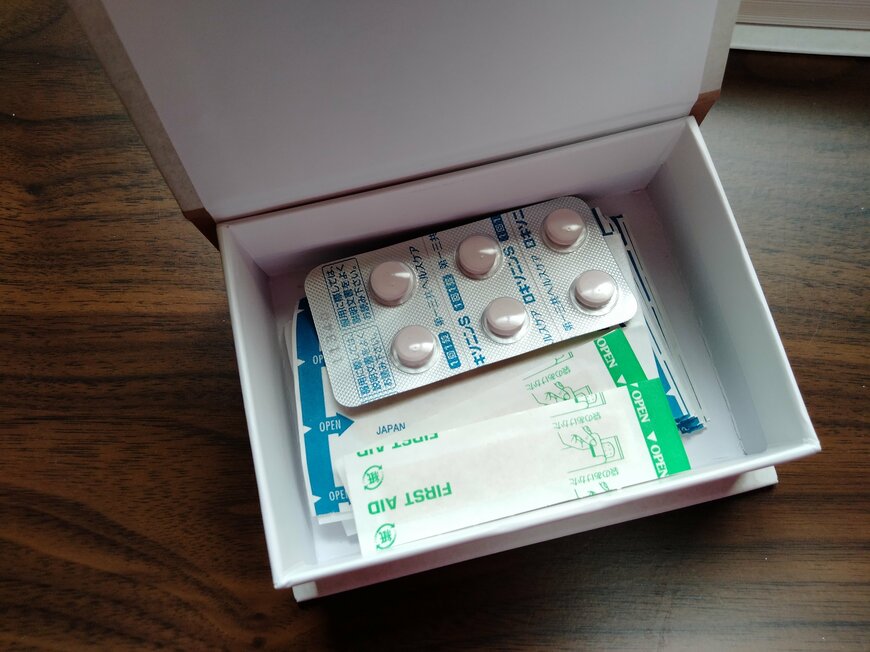 筆者撮影（セリア、ブック型ボックスS シャビーシックインテリア）