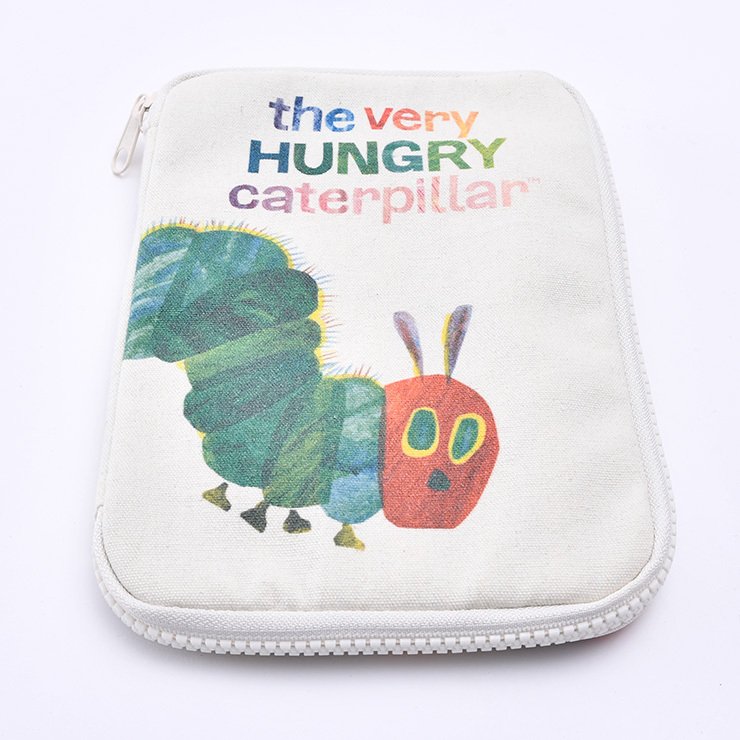 出所：しまむら　マルチポーチ(はらぺこあおむし)