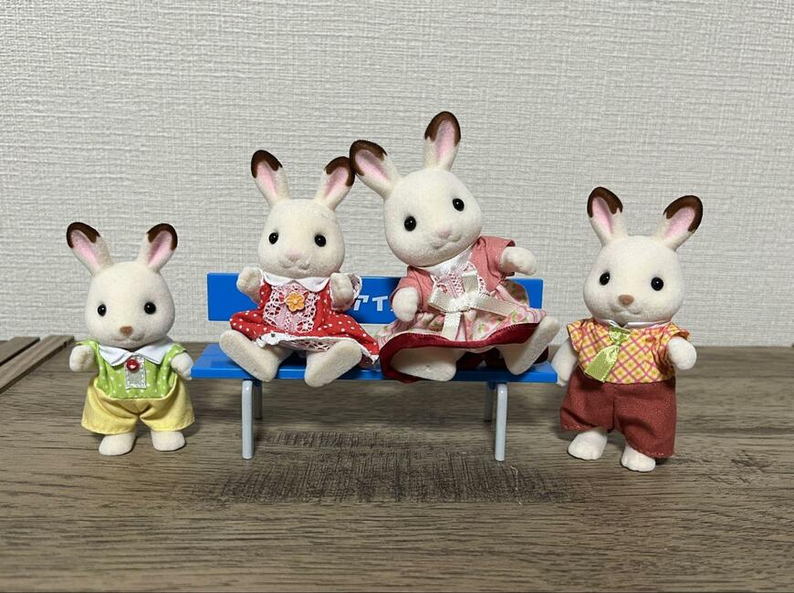 筆者撮影（セリア、ミニチュアカラーベンチ）