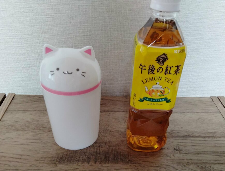 筆者撮影（セリア、ふた付 卓上ゴミ箱 ねこ）